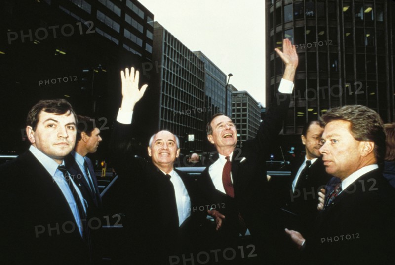 Mikhail gorbachev and george bush waving to crowds during the soviet premier's visit to the united staes in 1987.