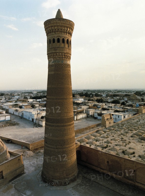 Minaret of the kalyan mosque, built in 1127, is 46,5 meters high, bukhara, uzbekistan, 1990s.