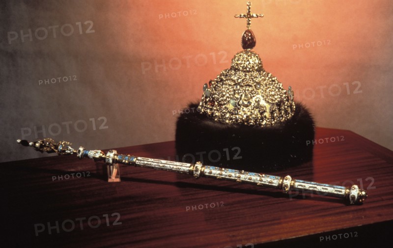 Crown and sceptre of peter the great at the kremlin armory in moscow, russia.