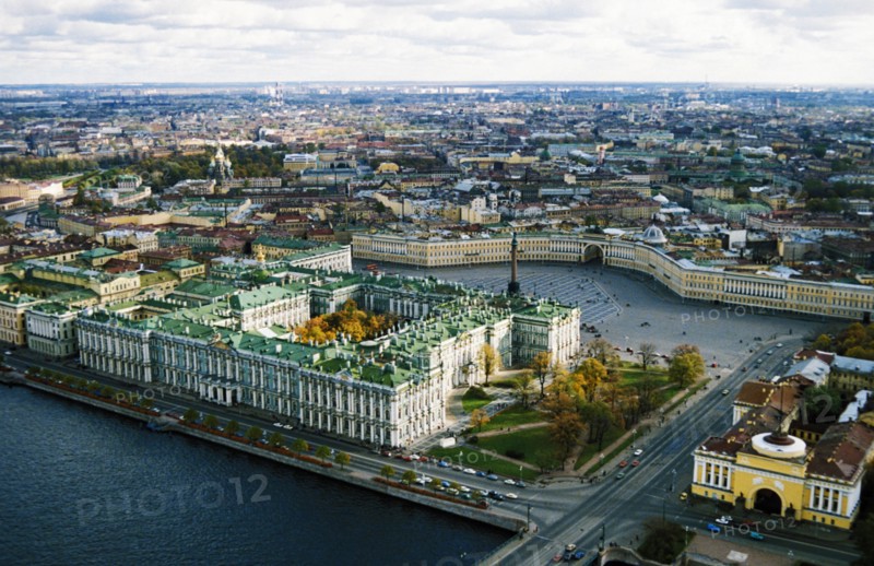 Aerial view of the winter palace and palace square in st, petersburg, russia, 2000.