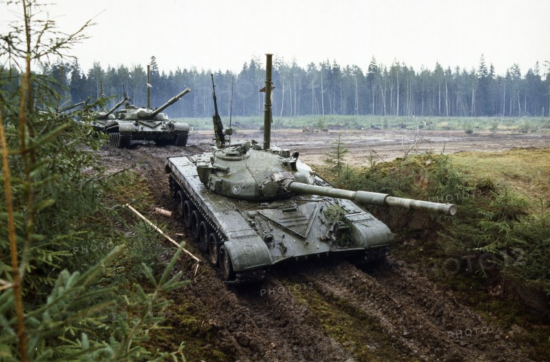 A column of soviet t-72 tanks fitted with snorkels for a forced water obstacle crossing during the 'zapad-81' (west-81) military exercises, 1981.