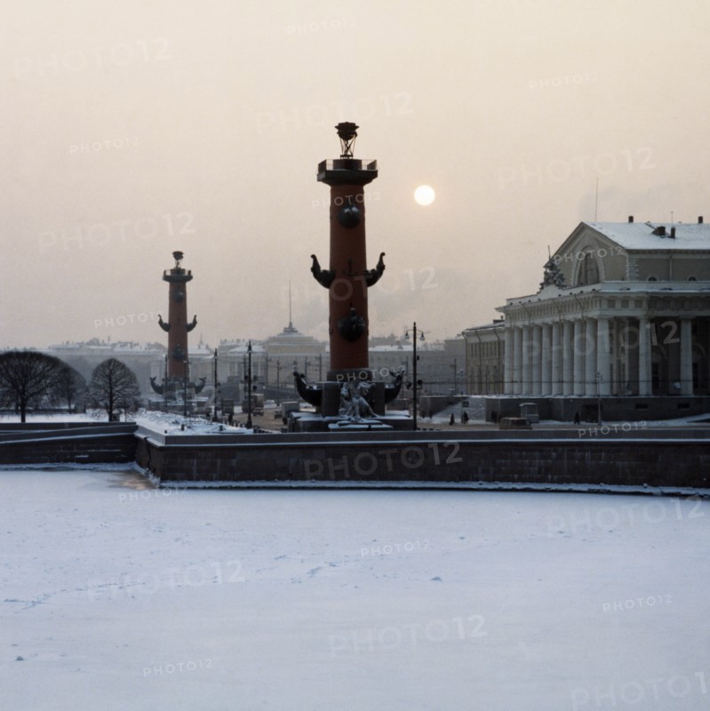 Pushkin square on vasilevsky island on the neva river in winter, st, petersburg, russia.