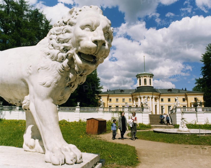 The arkhangeskoye estate - museum in the moscow region of russia, 2004.
