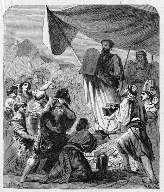 The common present their gifts to Moses