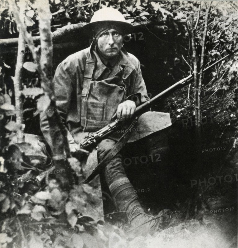 WWI Camouflage in a british trench  1918
