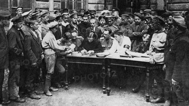 Un bureau de recrutement pour engagés volontaires. 1917