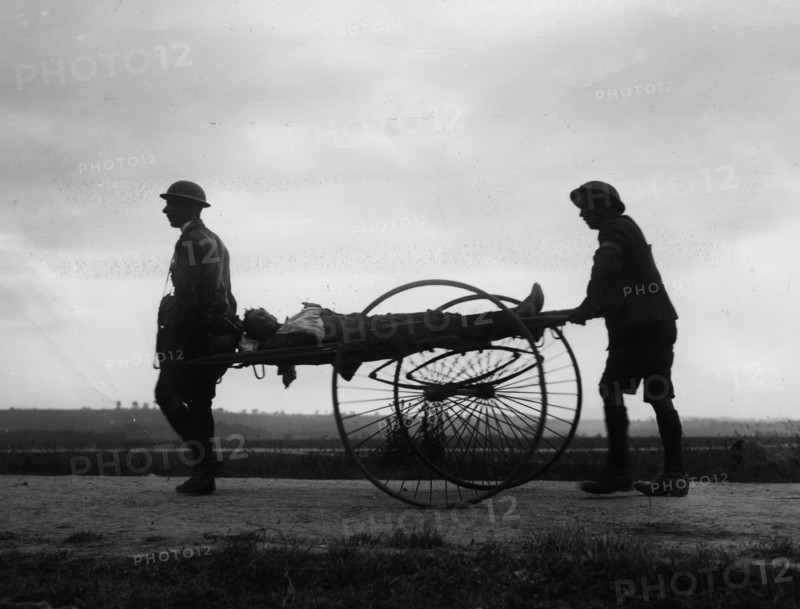 Bringing back a wounded man from the trenches.