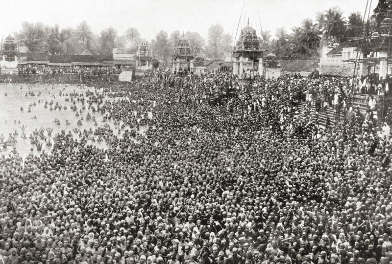 Thousands of Hindus bathing in the sacred River Ganges