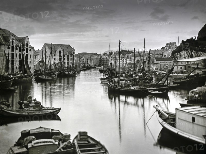 Magic lantern slide circa 1900
