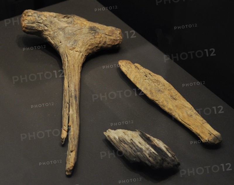 Neolithic, Mallet (left) and tools (right)
