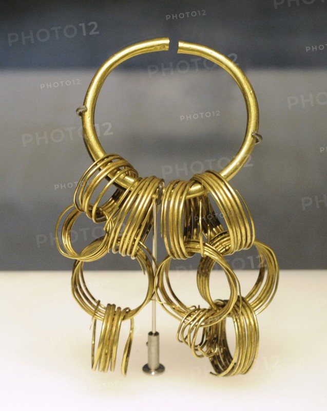 Bracelet with hanging spirals, Gold