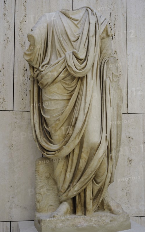 Statue of togate figure
