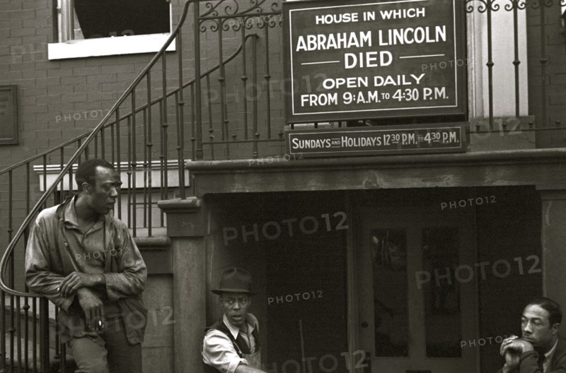 Washington, D.C. house where Lincoln died. Negroes out front