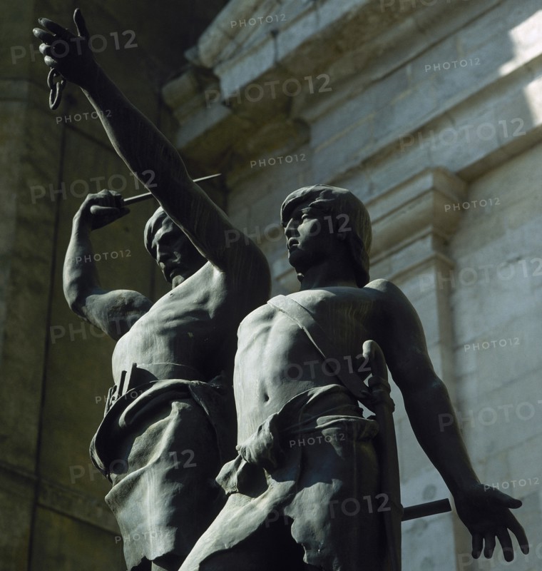 Statue of Indibil and Mandonio.