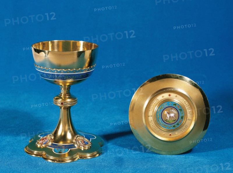 Chalice with a paten.