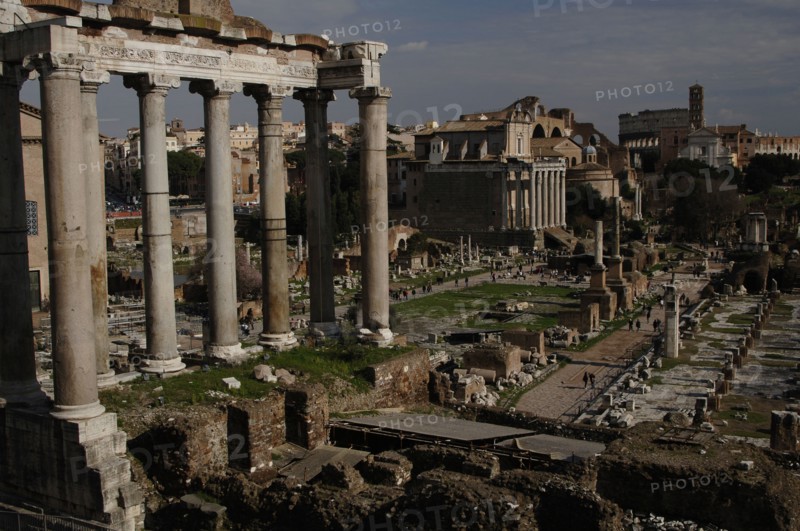 Temple of Saturn. Front porch.