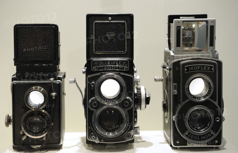 Medium format (film). Rolliflex 1, Relleiflex 2,8 and Ikoflex.