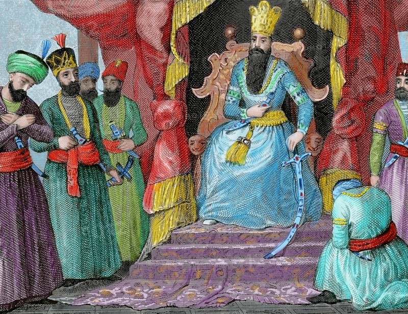Sultan received in the Topkapi Palace counselors.