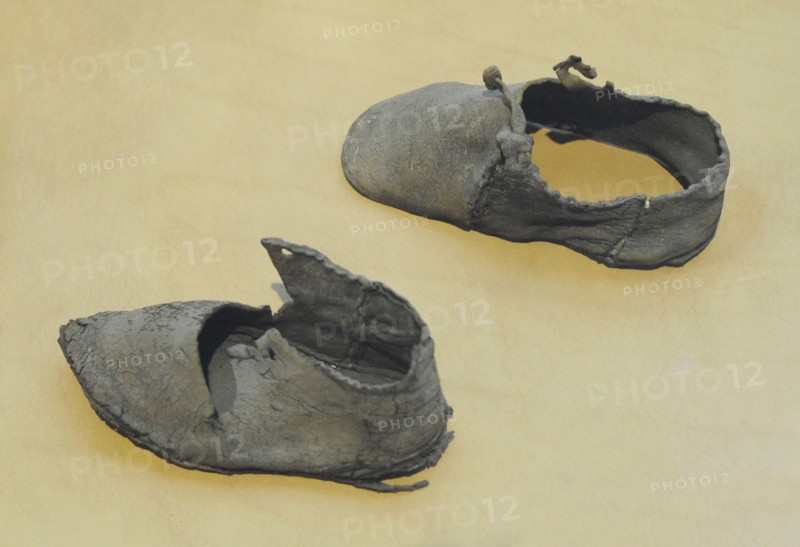 Medieval Shoes forchildren. Cowhide.