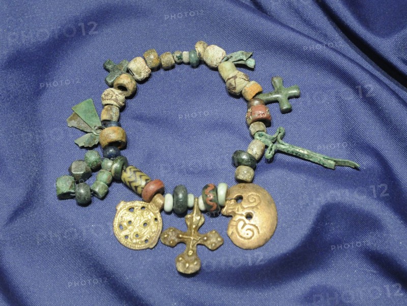 Necklace. String of beads with pendats.