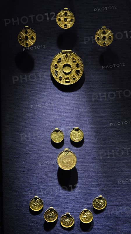 4 medaillons, 17 bracteates and a sword scabbard mount.