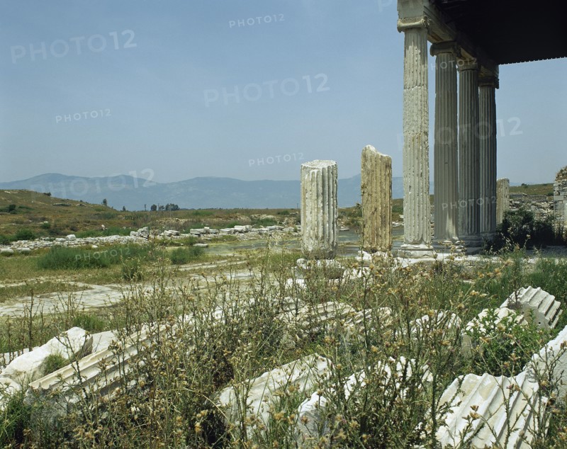 Portico of the northern agora. Ruins.