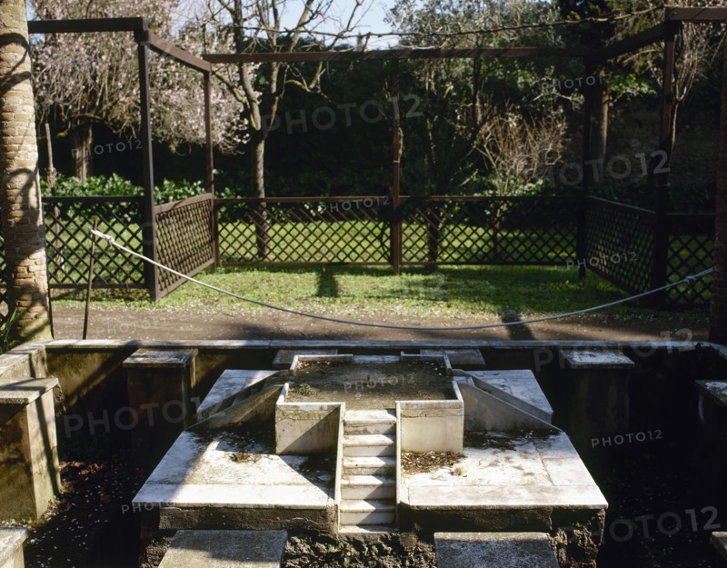 House of Loreio Tiburtino Garden and remains of fountain.