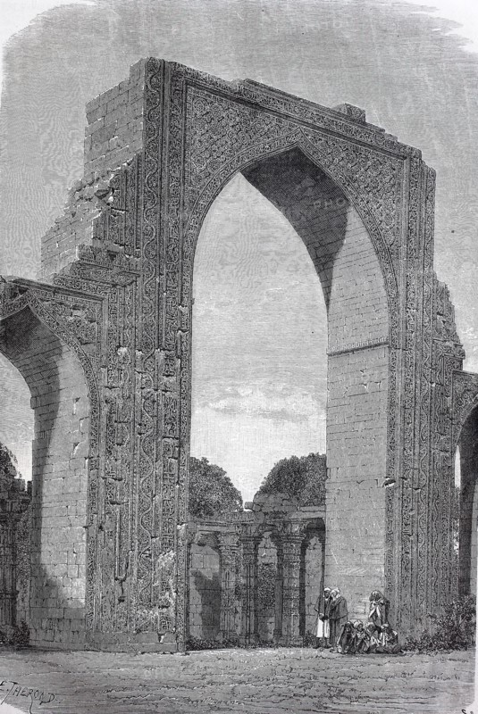 View of the arch of the Kootub-Minar-Mosque