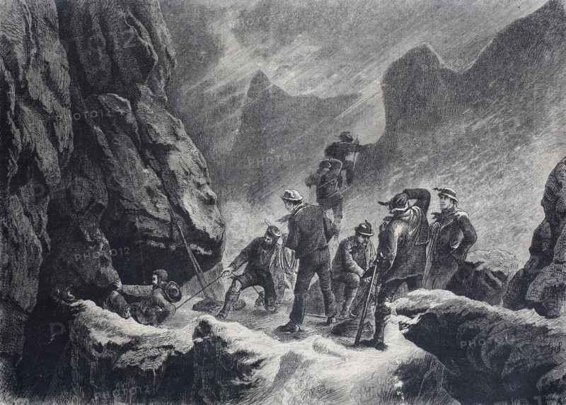 Climbers in the mountains with a rope  /  Bergsteiger beim Hinausseilen in einem Kamin