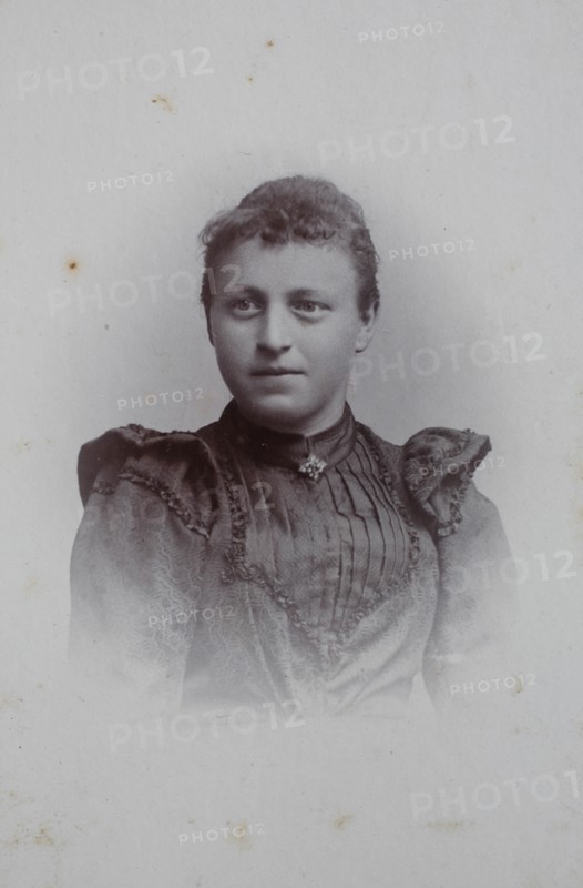 Frau