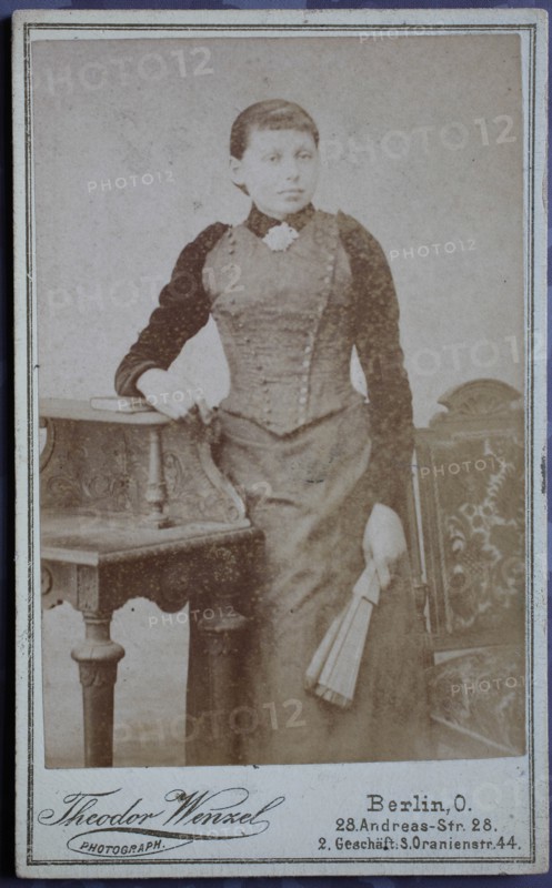 Frau