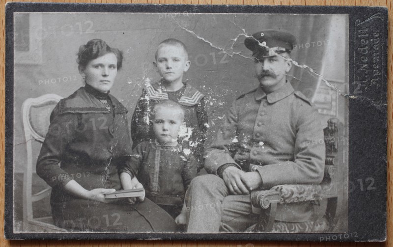 Familie mit zwei Kindern