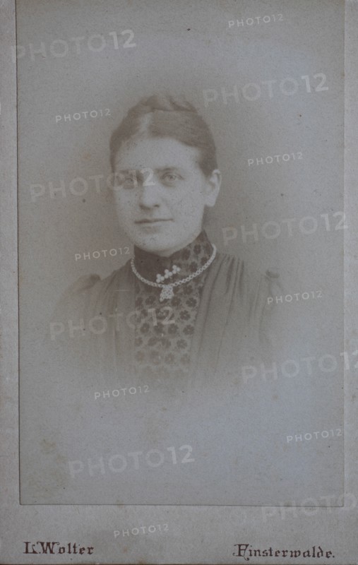 Frau