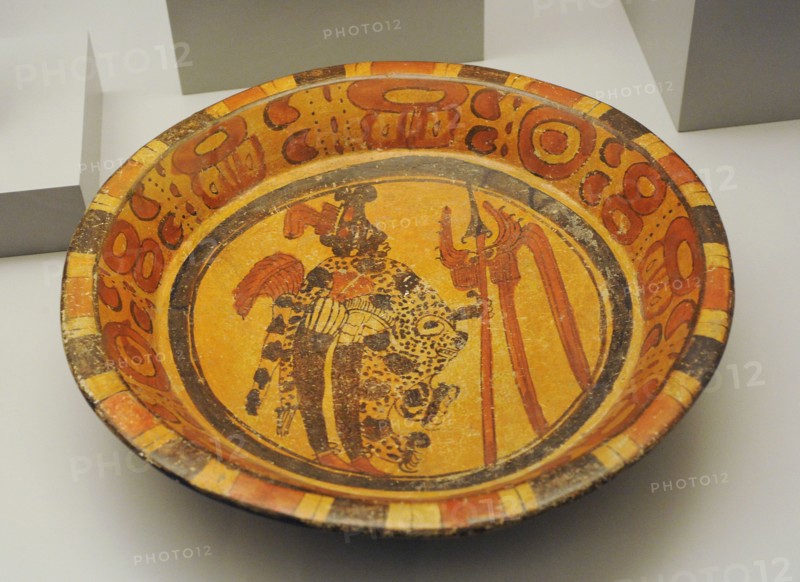 Plate with figurative and geometric decoration