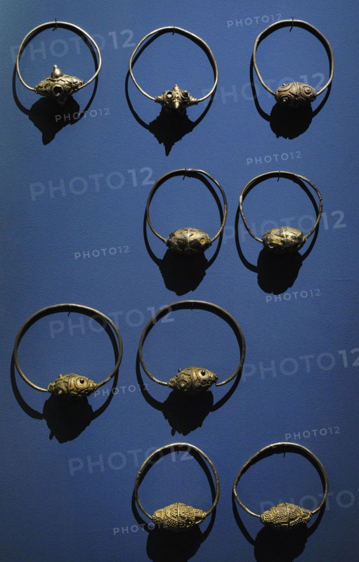 Luxurious temple earrings from graves of female members of the ruling class