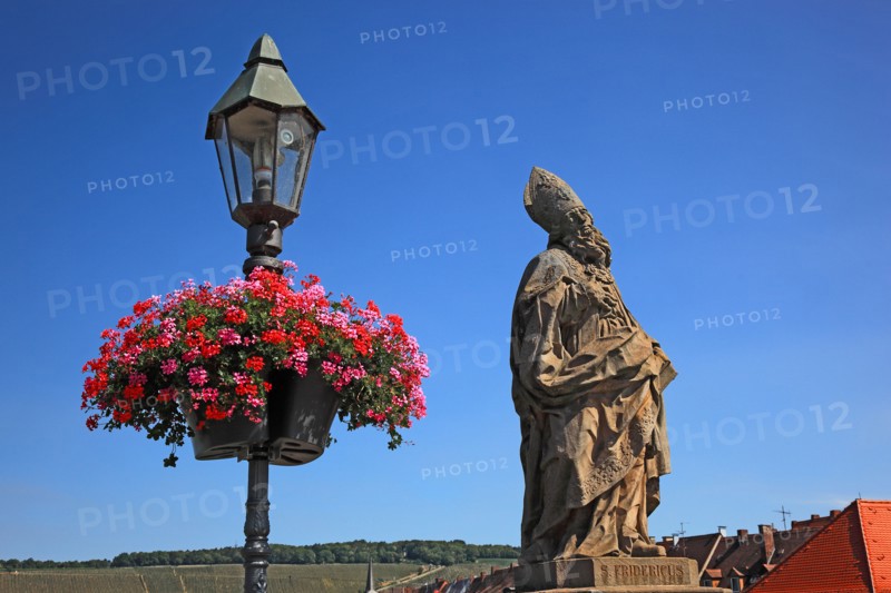 Sankt Fridericus Statue at the old Main bridge