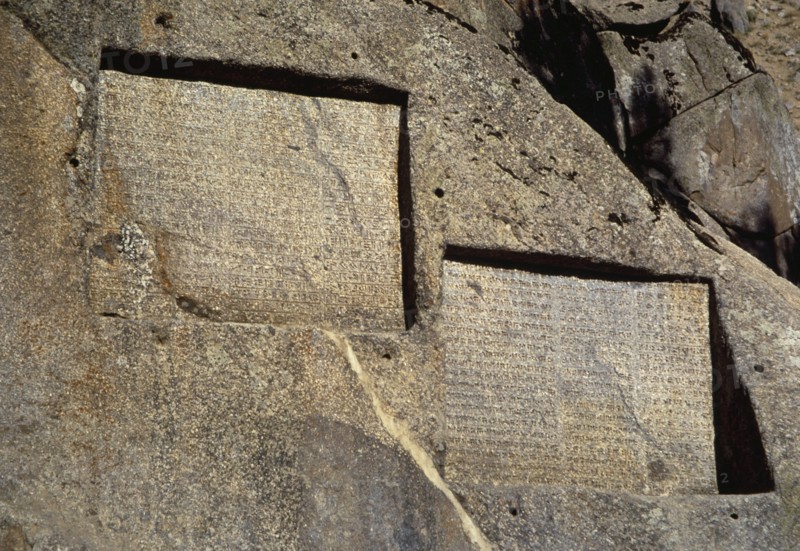 Ganjnameh. Achaemenid inscriptions by Darius I and Xerxes I