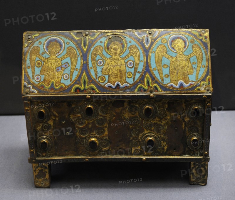 Small chasse with angels in medallions.