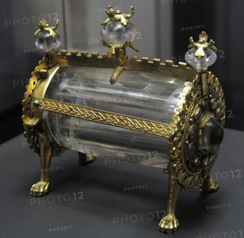 Rock crystal reliquary on lion's feet.