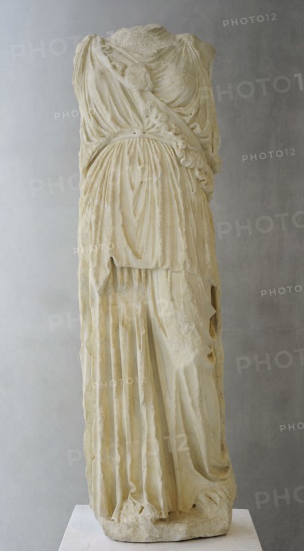 Statue of Athena in peplos.