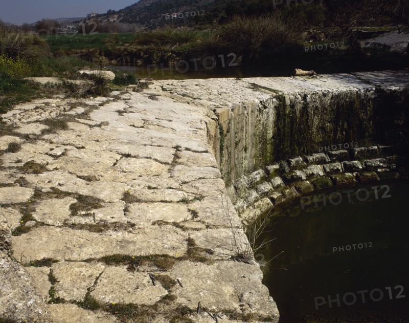 Roman dam of Barcinas.