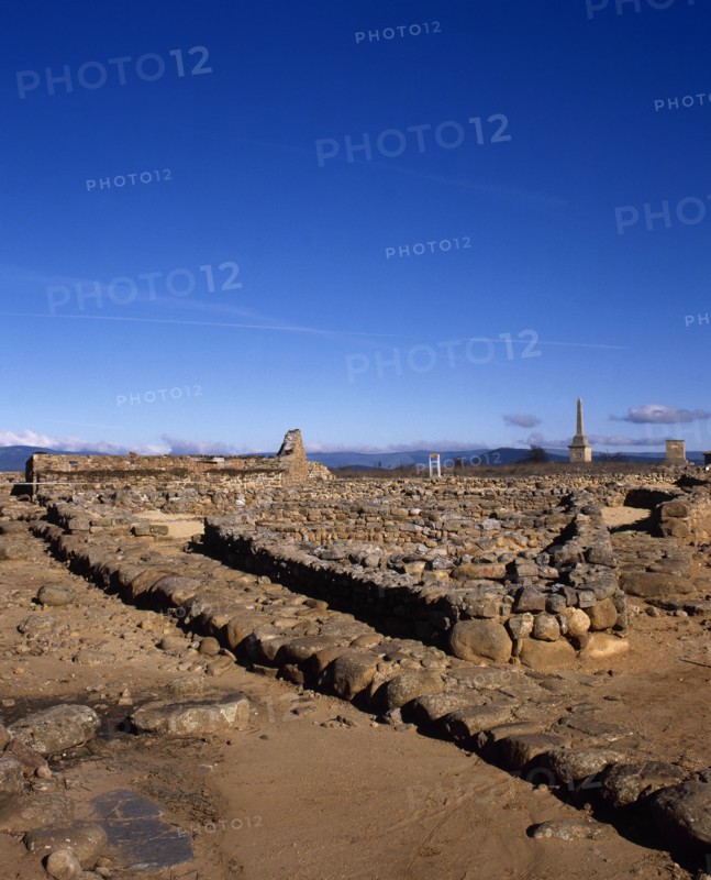 Ruins of houses with arcaded courtyards.