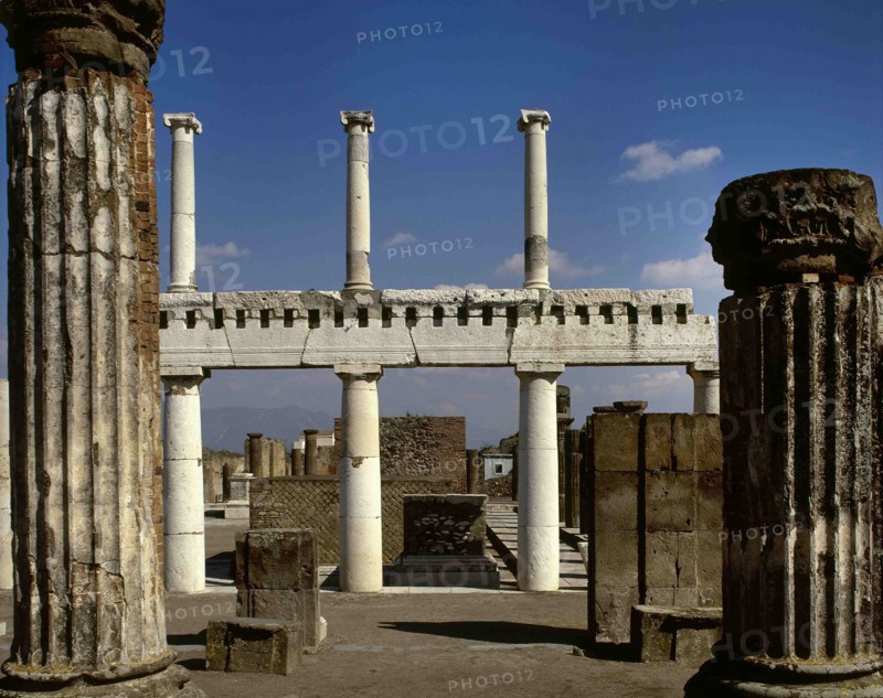 Forum colonnade.