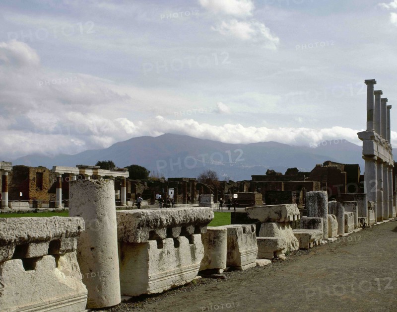 Forum colonnade.