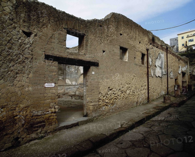 Entrance at Women's Bath at Cardo IV Superiore.