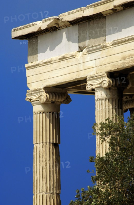 Erechtheion.