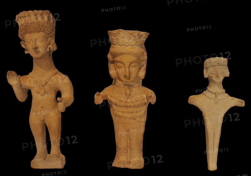 Male and female terracottas in a prayerful attitude