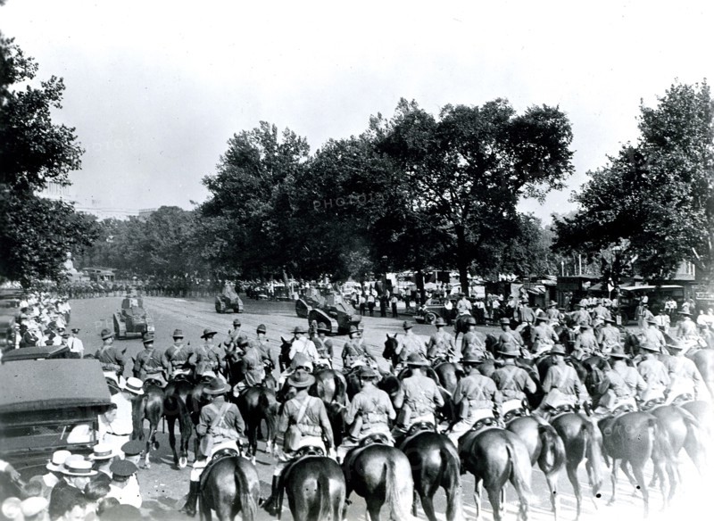 Washington, DC, July 28, 1932 - Tanks and mounted troops go to break up Bonus Marchers' camp.