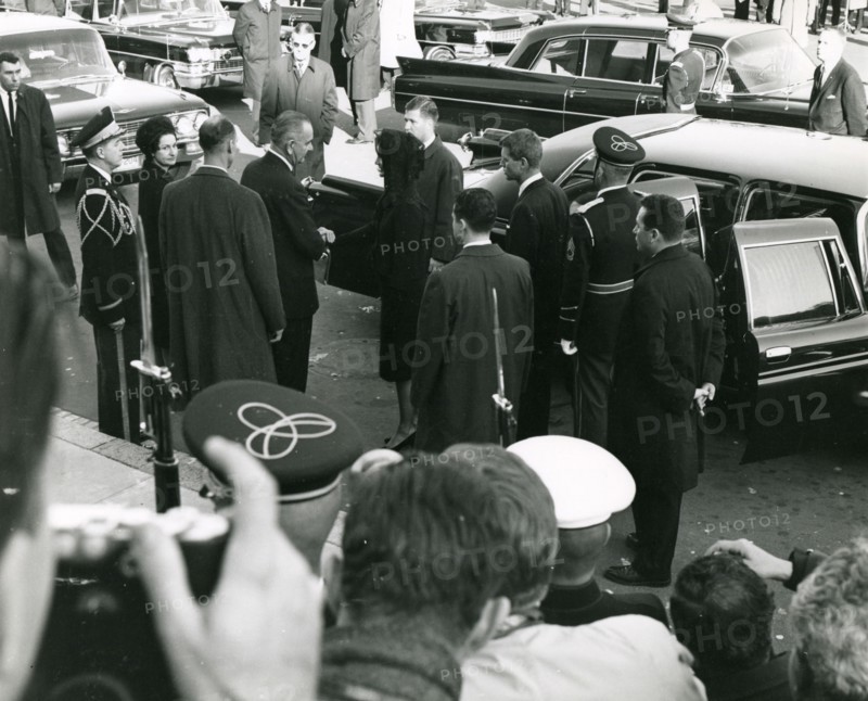 Funeral LBJ speaking to Jackie Kennedy
