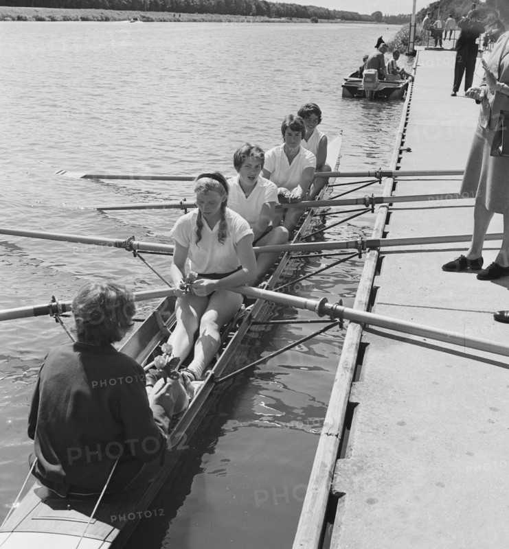 Rowing championships Bosbaan. Ladies double four / Date July 27, 1963 Amsterdam Netherlands   .